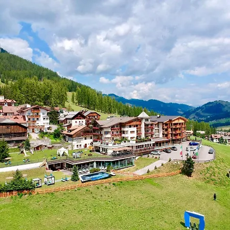 Dolasilla Mountain Panoramic Wellness Hotel La Villa (Trentino Alto Adige)